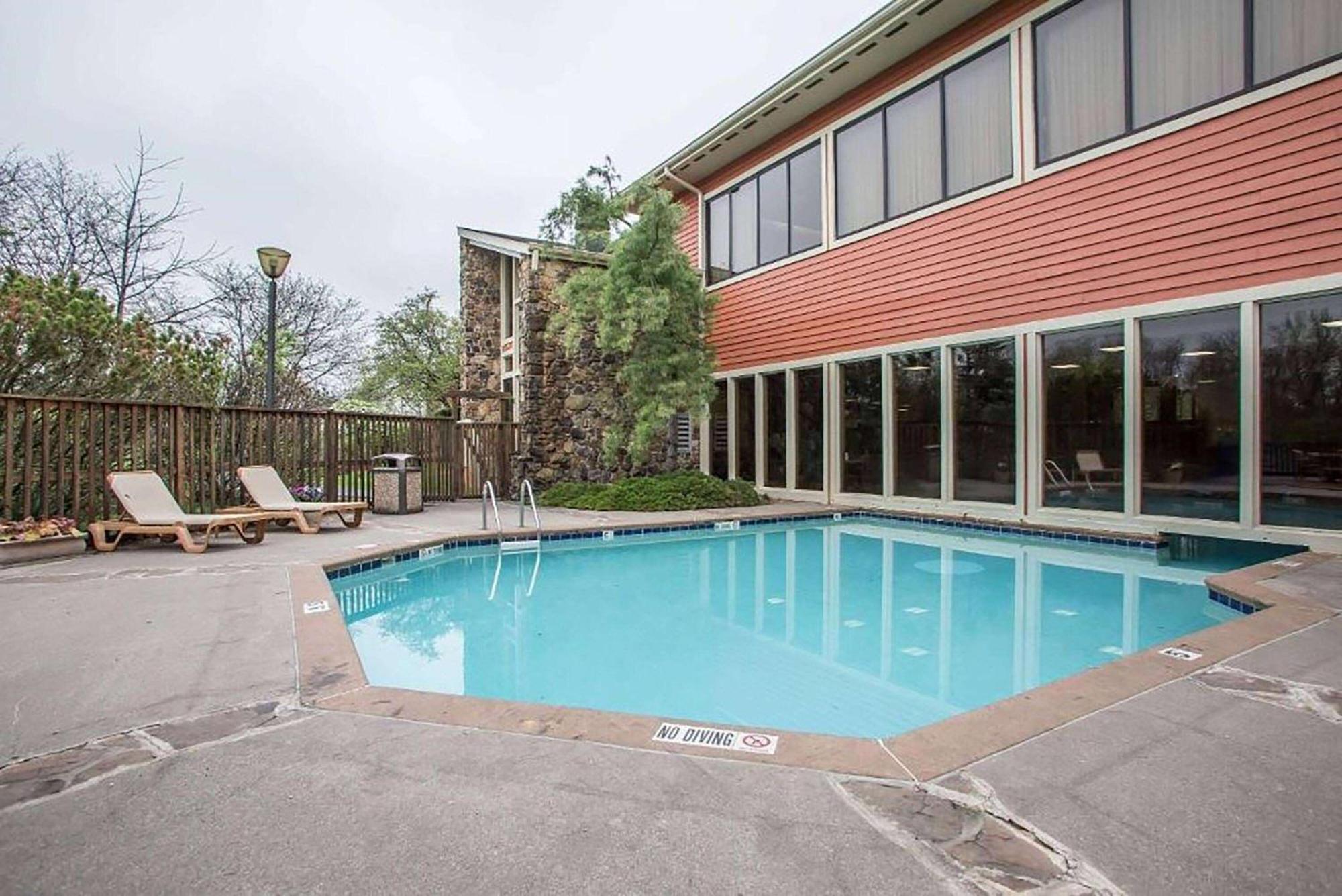 Howard Johnson By Wyndham Merrillville Ngoại thất bức ảnh